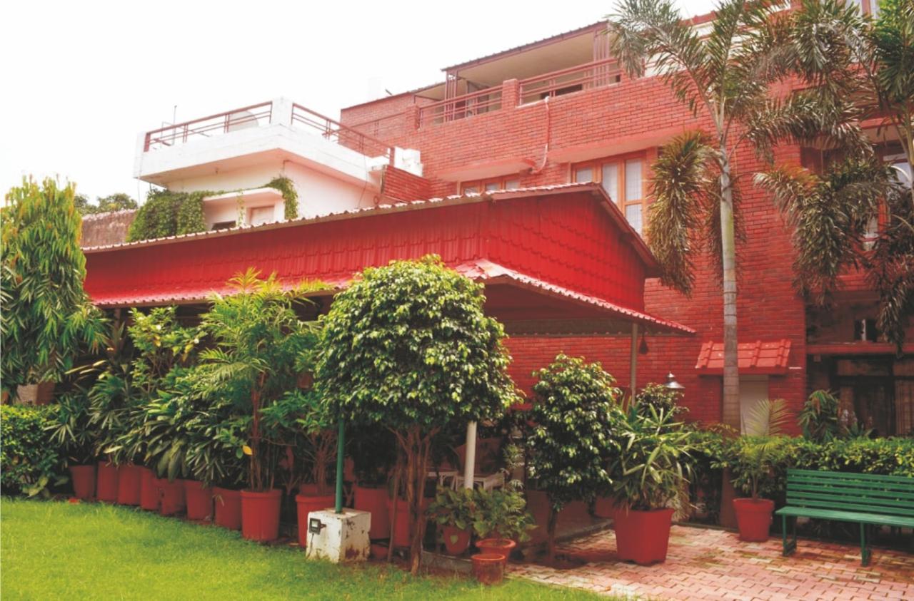 Mahrishi Yoga Ashram building surrounded by gardens in Kankhal, Haridwar